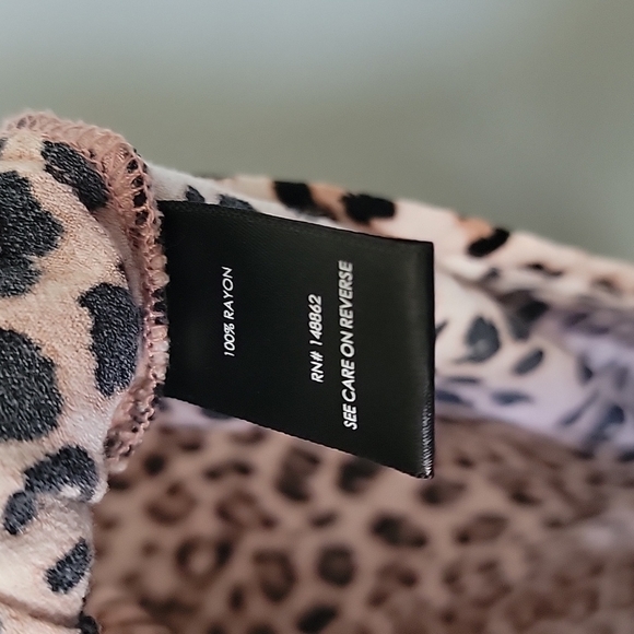 Torrid size 1 Mobwife leopard print crepe tie front button sleeveless top - Picture 6 of 7